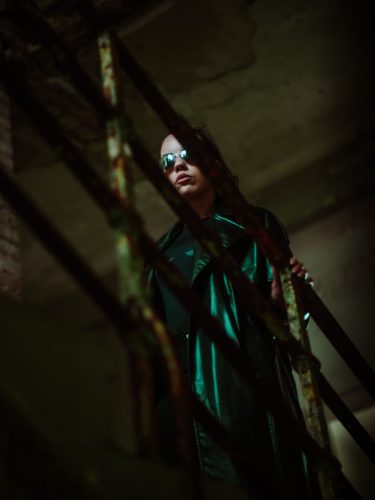 Frankg_Frank_lilly2000-0406_c-0406